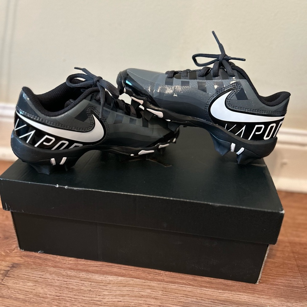 Nike Vapor Edge Shark Cleats size 4 Youth - Picture 4 of 4